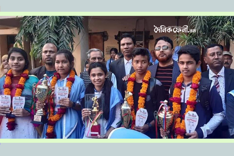 খুদে ব্যাডমিন্টন তারকারা সংবর্ধিত হল নিজ স্কুলে
