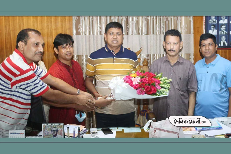 পূজার শুভেচ্ছা বিনিময় করলেন উদযাপন পরিষদের নেতারা