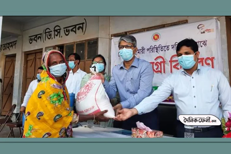 ফেনীতে খাদ্য সামগ্রী পেল শতাধিক বেদে পল্লীর মানুষ