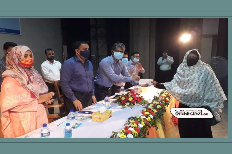 ফেনীতে সৌদি আরবগামী কর্মীদের ৭৭ লাখ টাকা সহায়তা প্রদান