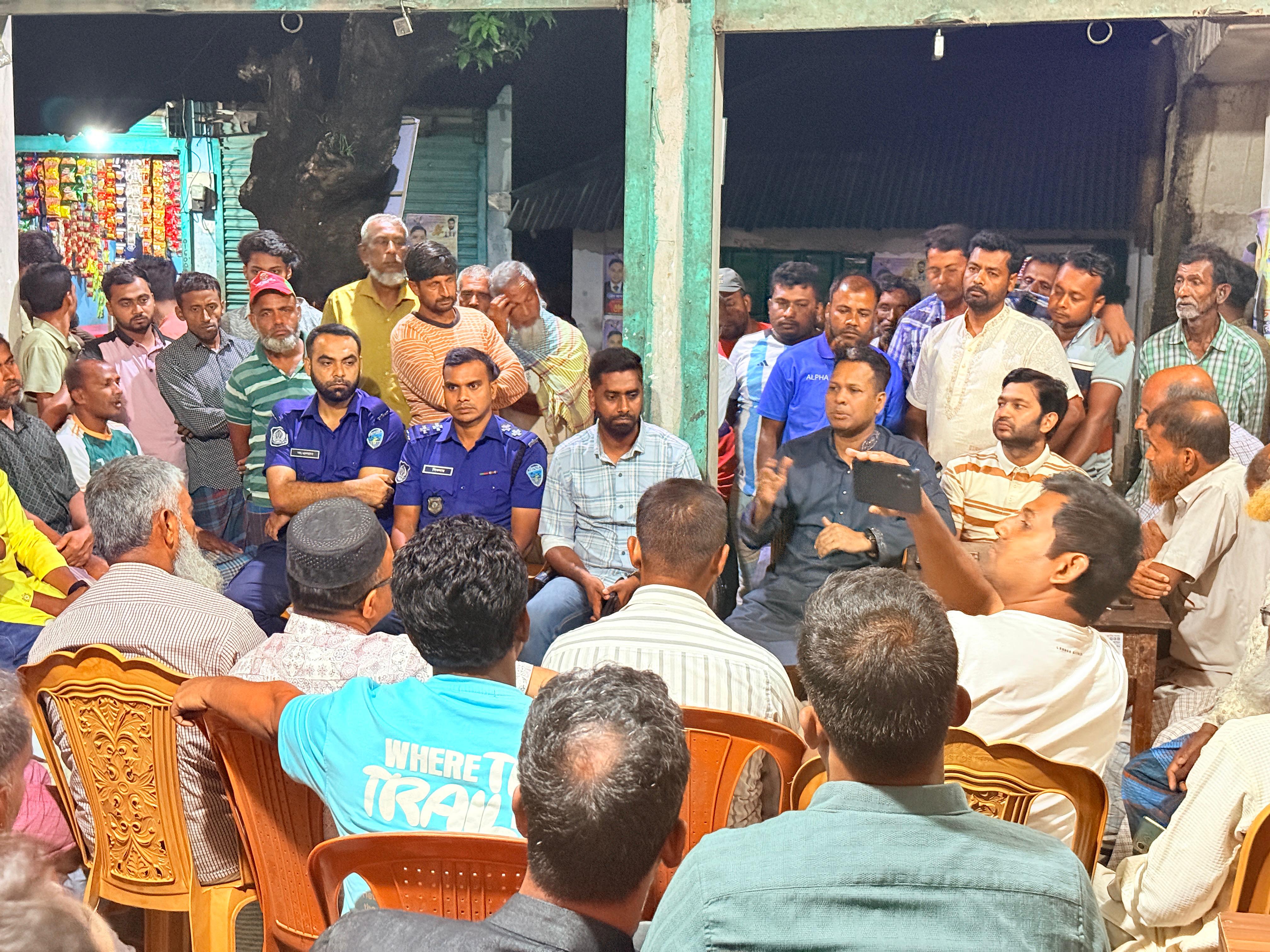 অপরাধ দমনে আমজাদহাটে প্রশাসন-জনতার সচেতনতা সভা