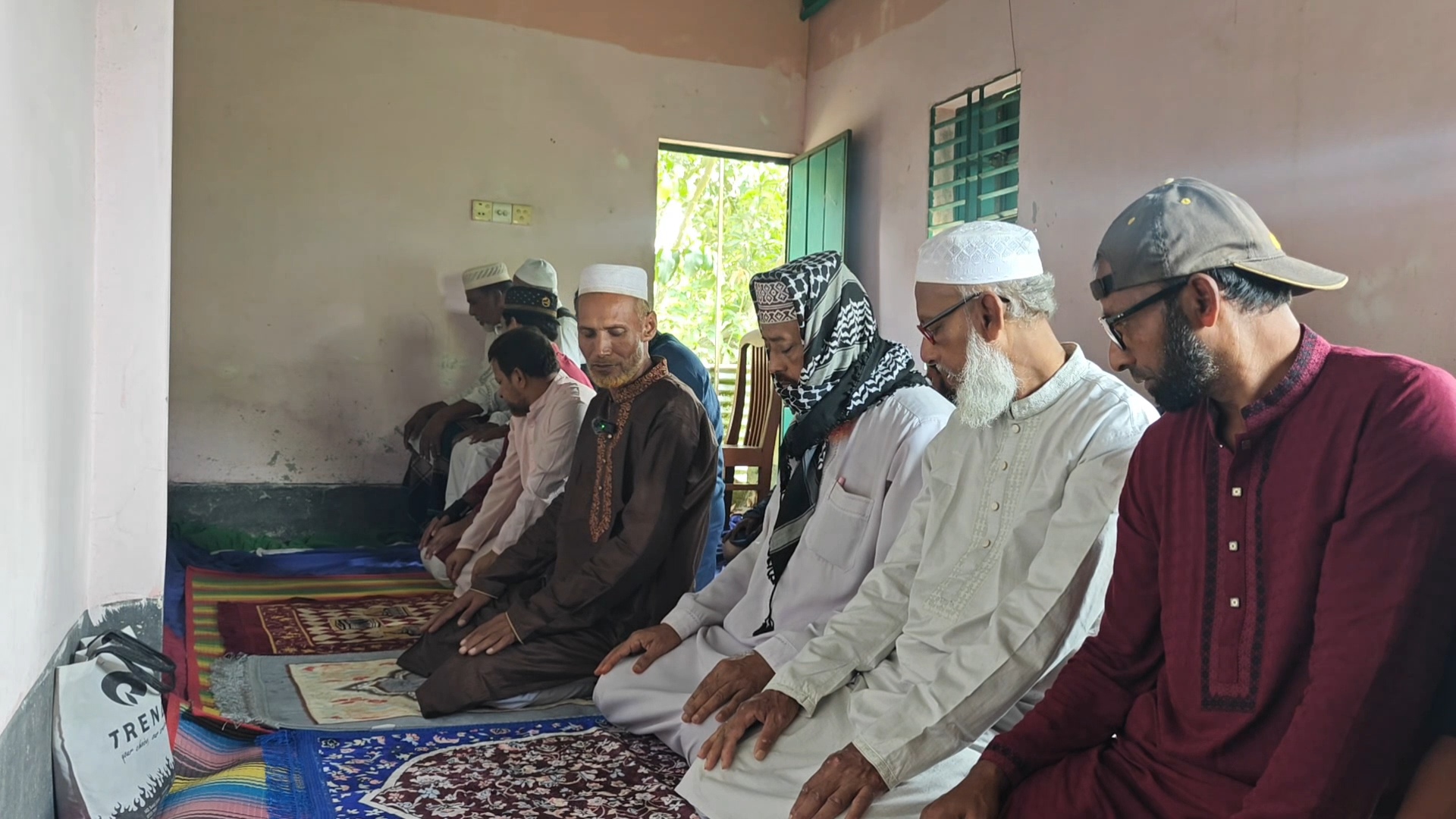 পরশুরামে একদিন আগেই ঈদুল আজহার নামাজ আদায় করলেন ২০ মুসল্লি