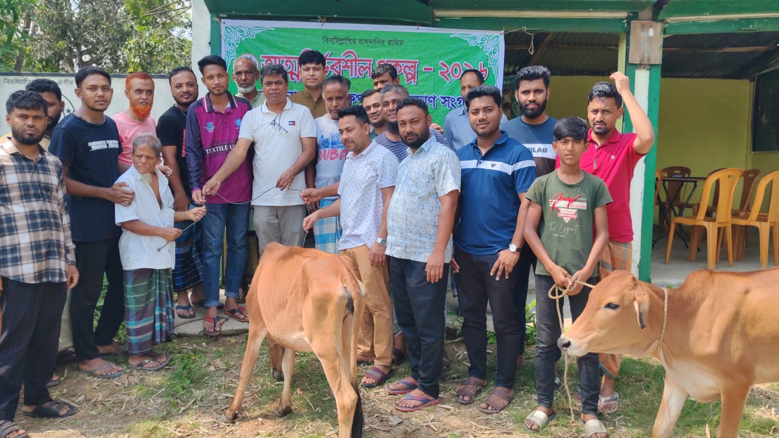 পরশুরামে তিন পরিবারকে স্বাবলম্বী করতে গাভী উপহার ‎