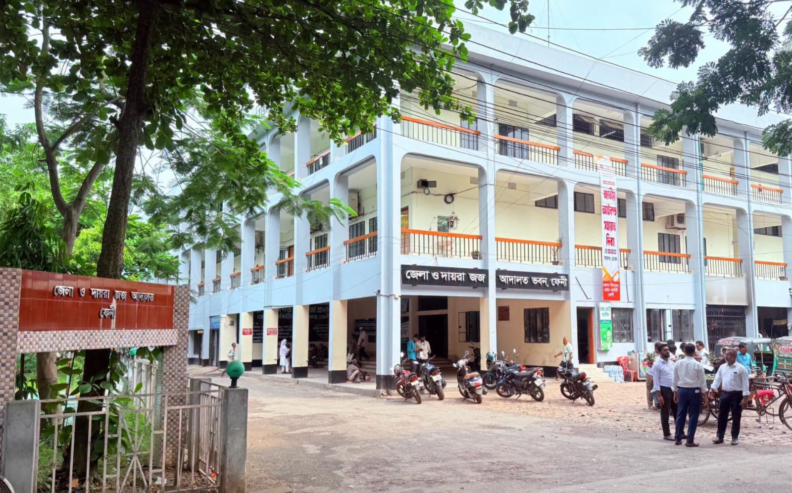 স্ত্রীর বিরুদ্ধে চুরির, স্বামীর বিরুদ্ধে যৌতুকের মামলা, আদালতের আদেশে দুজনই কারাগারে
