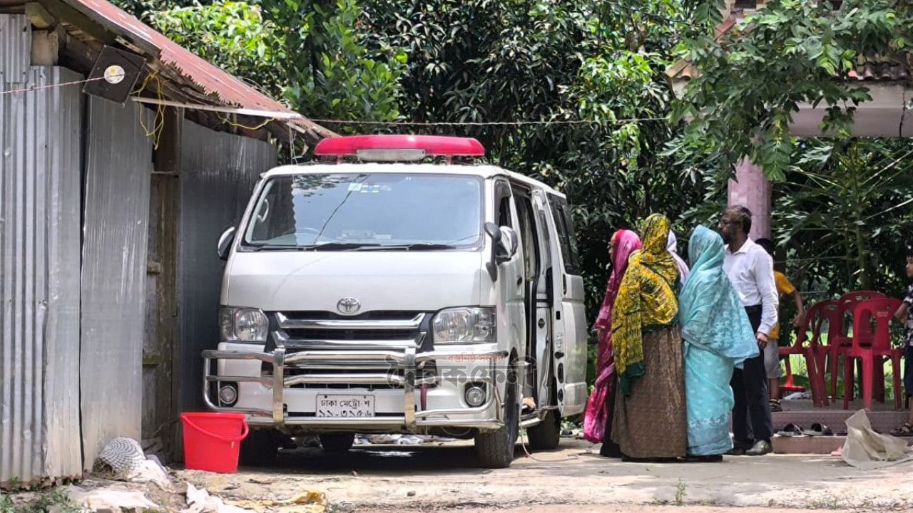 ফ্রিজিং ভ্যানে পাশাপাশি মা-মেয়ের নিথর দেহ, প্রবাসী স্বামী ফেরার অপেক্ষা
