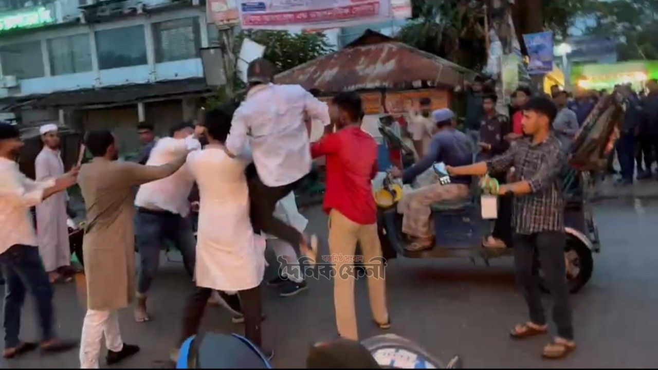 সোনাগাজীতে এনসিপির পদযাত্রা কর্মসূচিতে নেতাকর্মীদের দফায় দফায় হাতাহাতি-মারধর