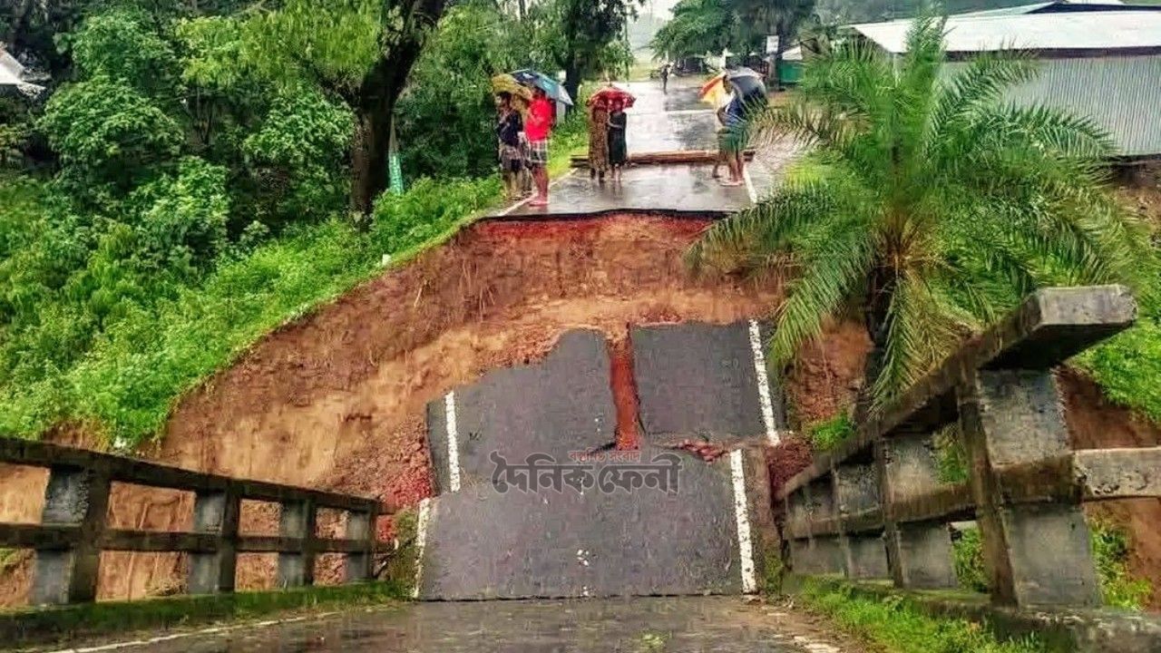 ধসে পড়েছে সেতু, বান্দরবান-রাঙ্গামাটি সড়ক যোগাযোগ বিচ্ছিন্ন