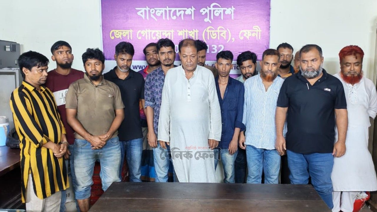 ফেনীতে জুয়ার আসরে ডিবির অভিযান, গ্রেপ্তার ১৫