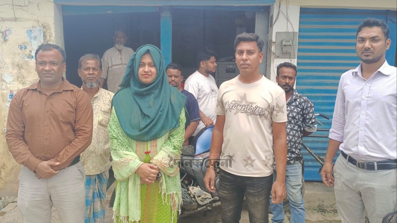 ফুলগাজীতে বেশি দামে সার বিক্রি, ব্যবসায়ীর জরিমানা