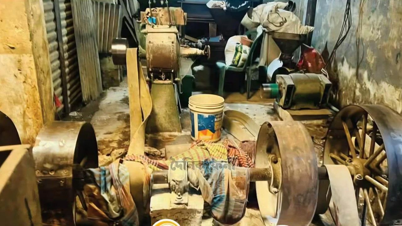 মসলা ভাঙানোর মেশিনে প্যাঁচিয়ে মিল মালিক, ভ্যানের ধাক্কায় শিশুর মৃত্যু