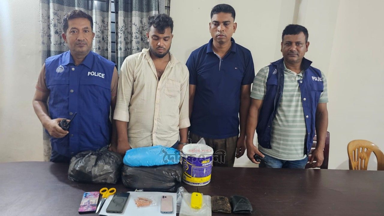 মাস্টারপাড়ায় মাদকের ডেরায় পুলিশের হানা