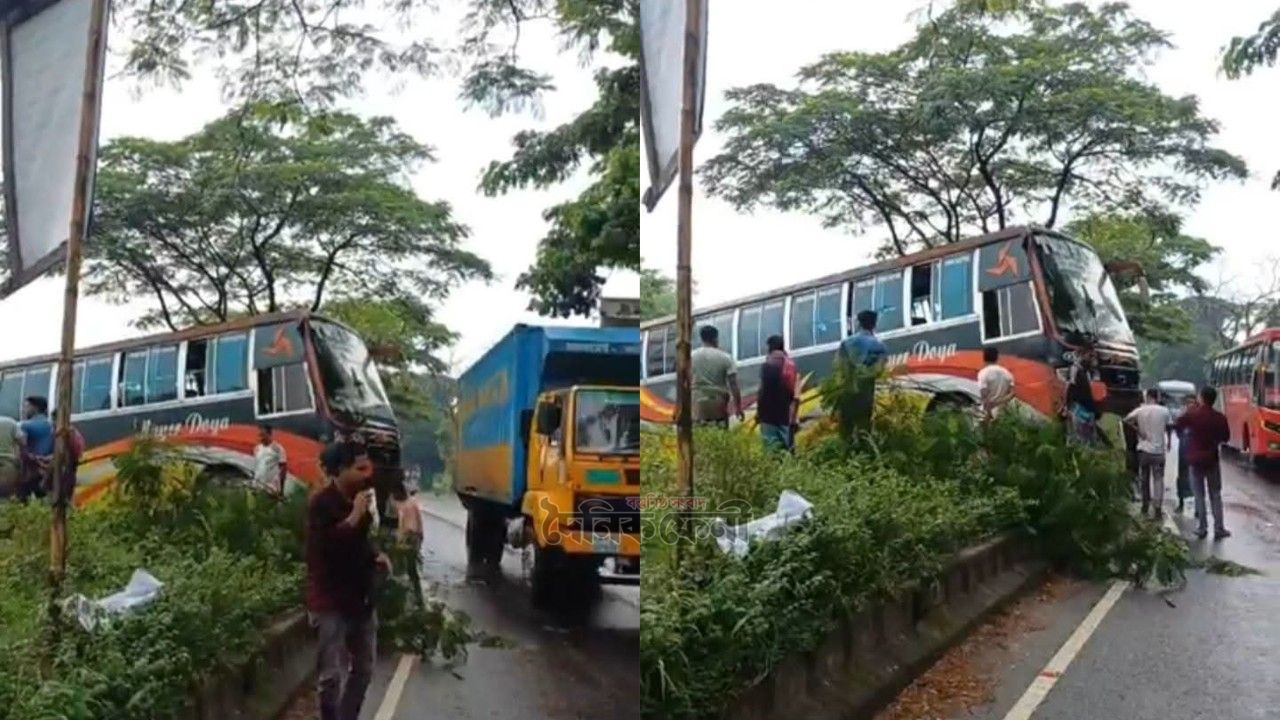 ফেনী র‍্যাব ক্যাম্পের সামনে নিয়ন্ত্রণ হারিয়ে সড়ক বিভাজকে যাত্রীবাহী বাস