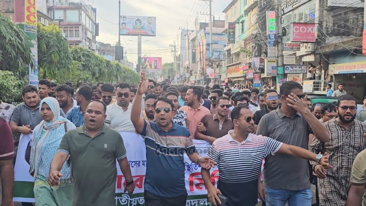 ‘ফ্যাসিস্টদের বিরুদ্ধে সতর্ক থাকতে হবে’