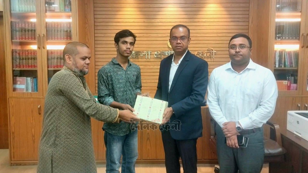 দাগনভূঞার সেই মেধাবী শিক্ষার্থী ইসমাইলের পাশে জেলা প্রশাসক