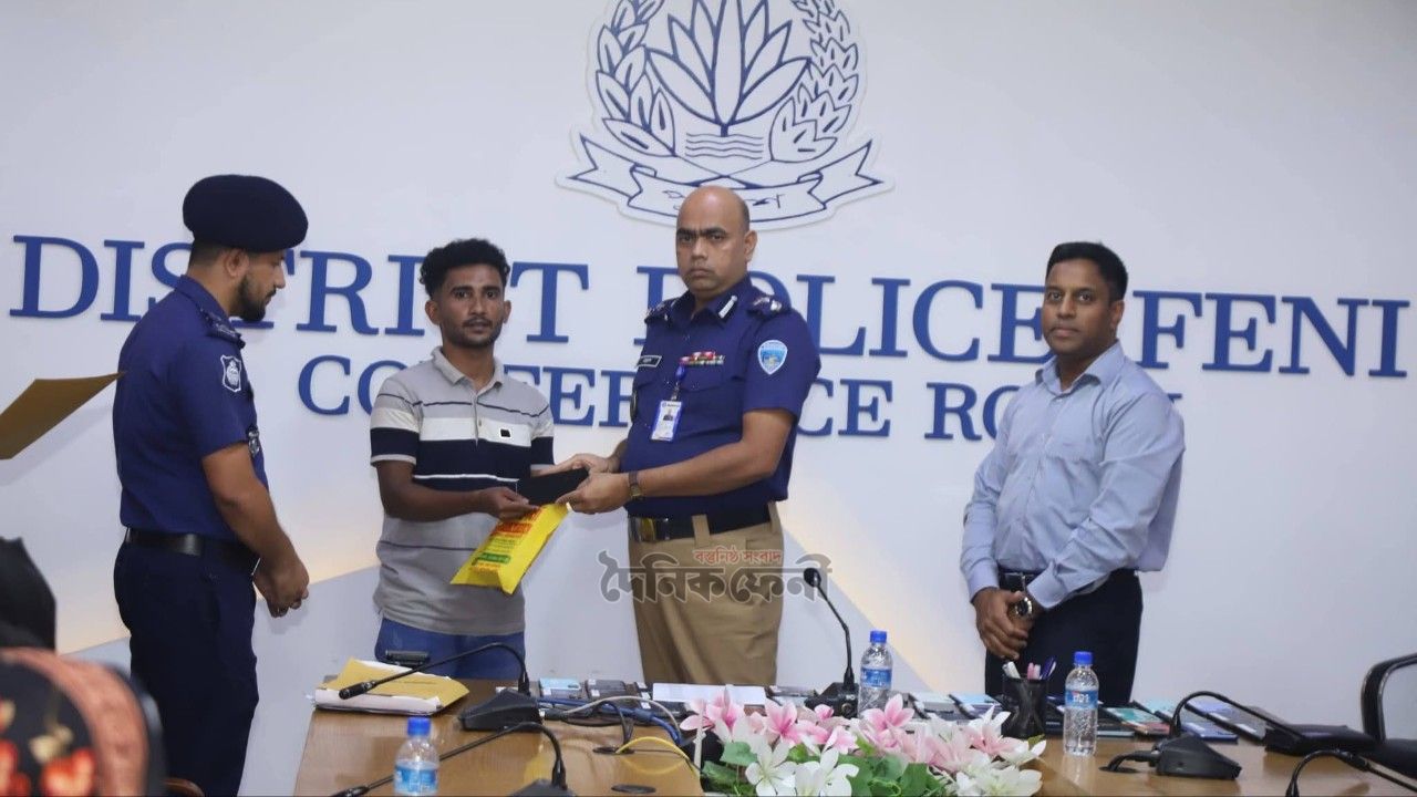 ফেনীতে হারানো ৫০ মুঠোফোন উদ্ধার