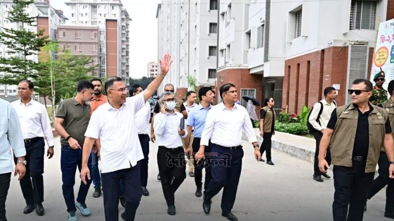 হাসপাতালে চিকিৎসকের কক্ষে ধূমপান, দেখেই বরখাস্তের নির্দেশ প্রধানমন্ত্রীর