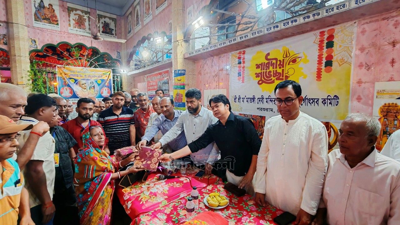 অগ্নিকাণ্ডে ক্ষতিগ্রস্ত ব্যবসায়ীদের পুনর্বাসনের আশ্বাস দিলেন মজনু